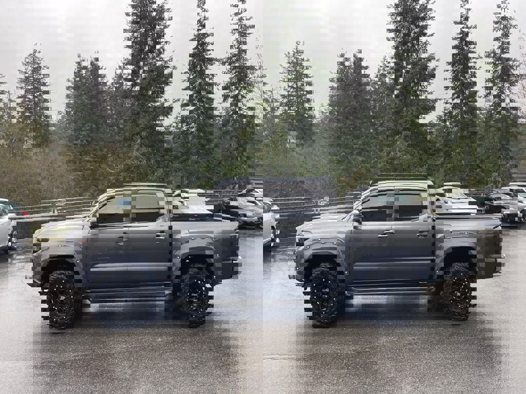 Used 2019 Toyota Tacoma SR5 AWD/4WD image 8