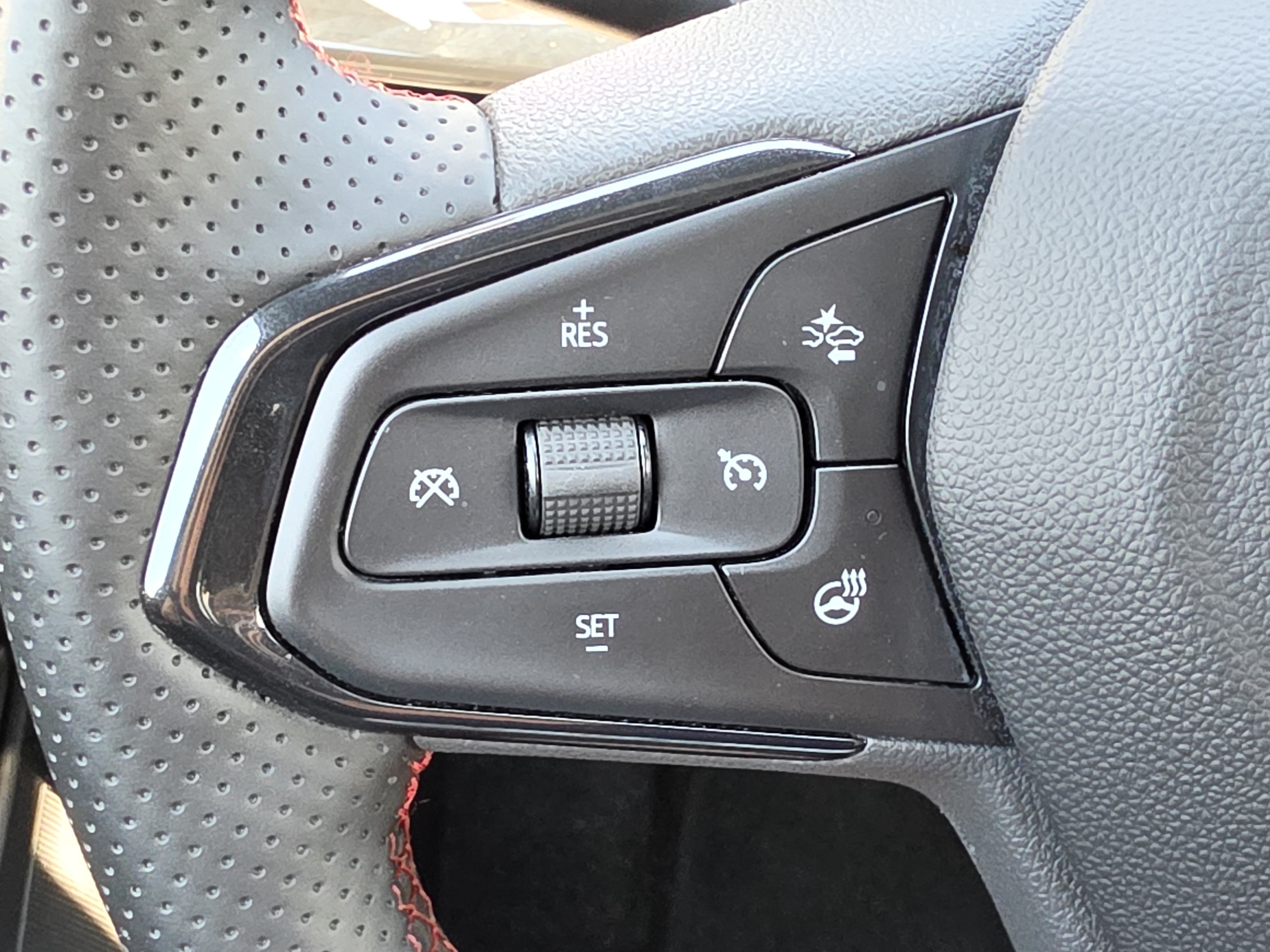 Used 2024 Chevrolet Trax RS w/ Driver Confidence Package FWD image 17