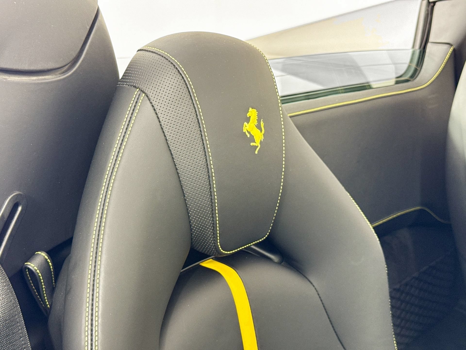 Certified 2021 Ferrari F8 Tributo RWD image 23