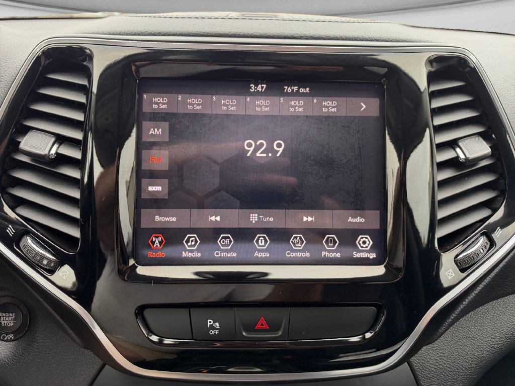 Used 2019 Jeep Cherokee Limited AWD/4WD image 16
