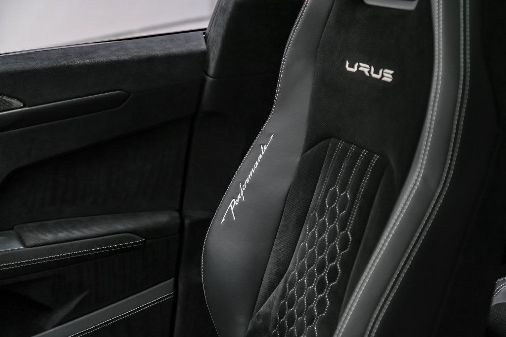 Used 2023 Lamborghini Urus Performante AWD/4WD image 33