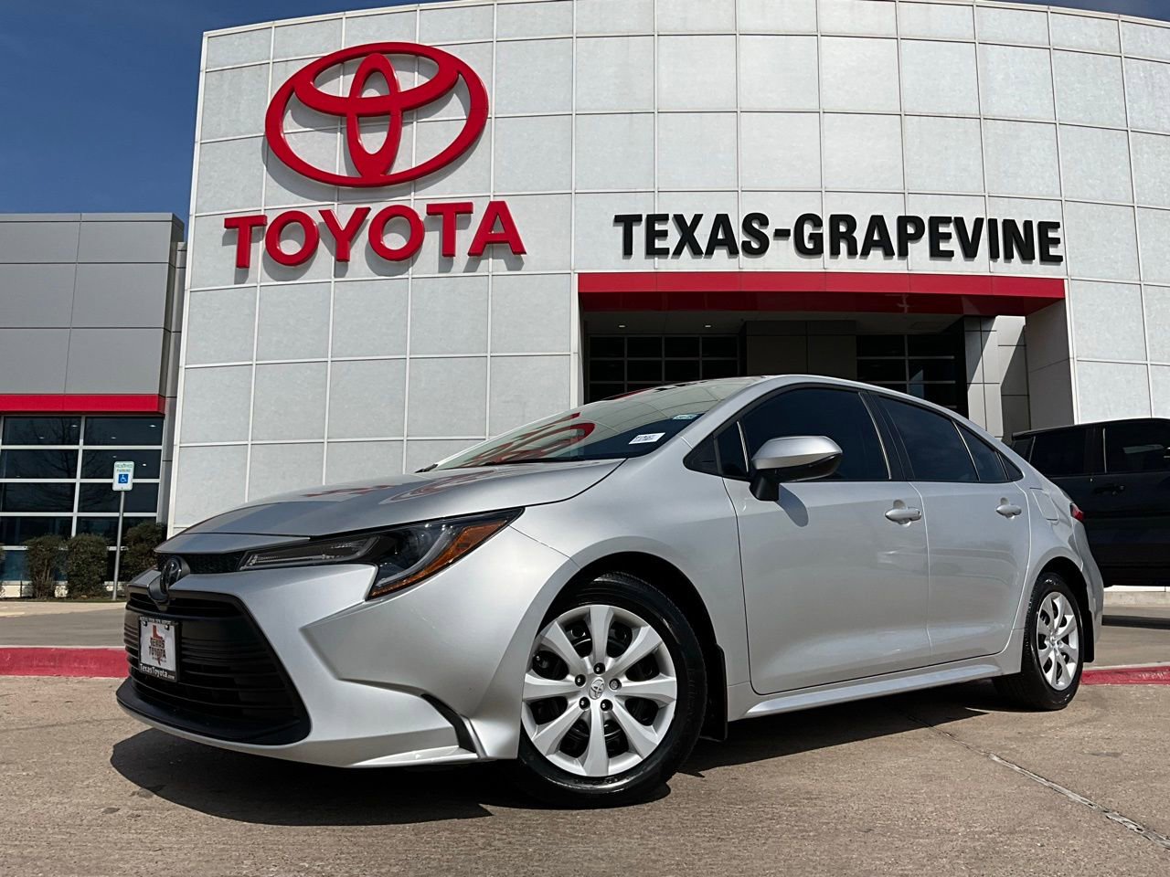 Used 2024 Toyota Corolla LE image 2