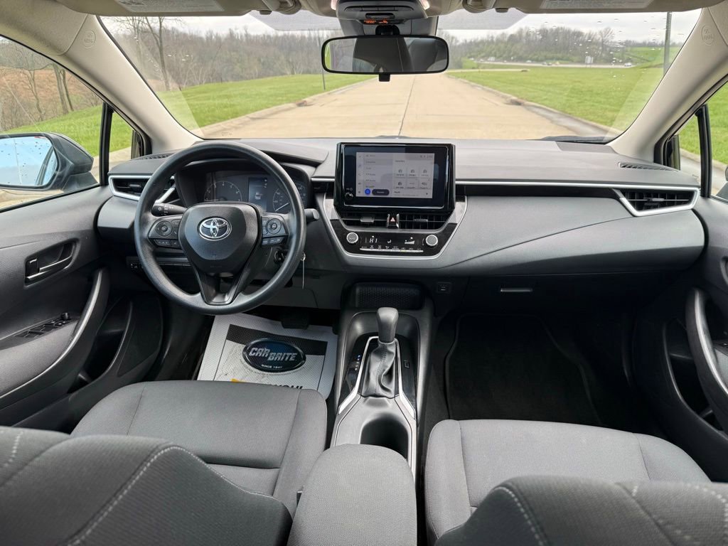 Used 2025 Toyota Corolla LE image 18