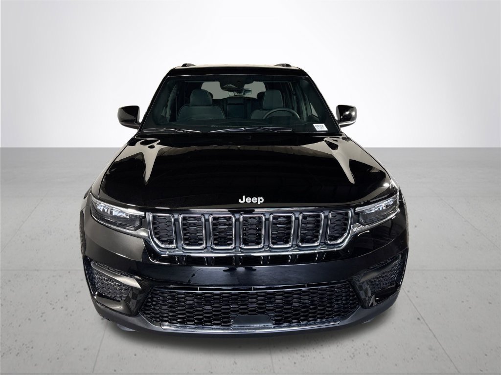 New 2026 Jeep Grand Cherokee Laredo w/ Trailer Tow Package AWD/4WD image 3
