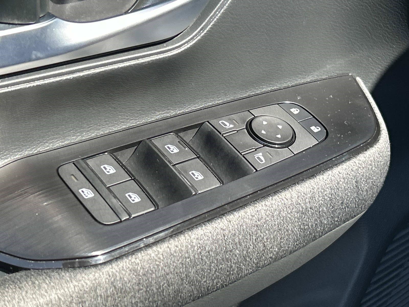 Used 2026 Nissan Kicks SV FWD image 15