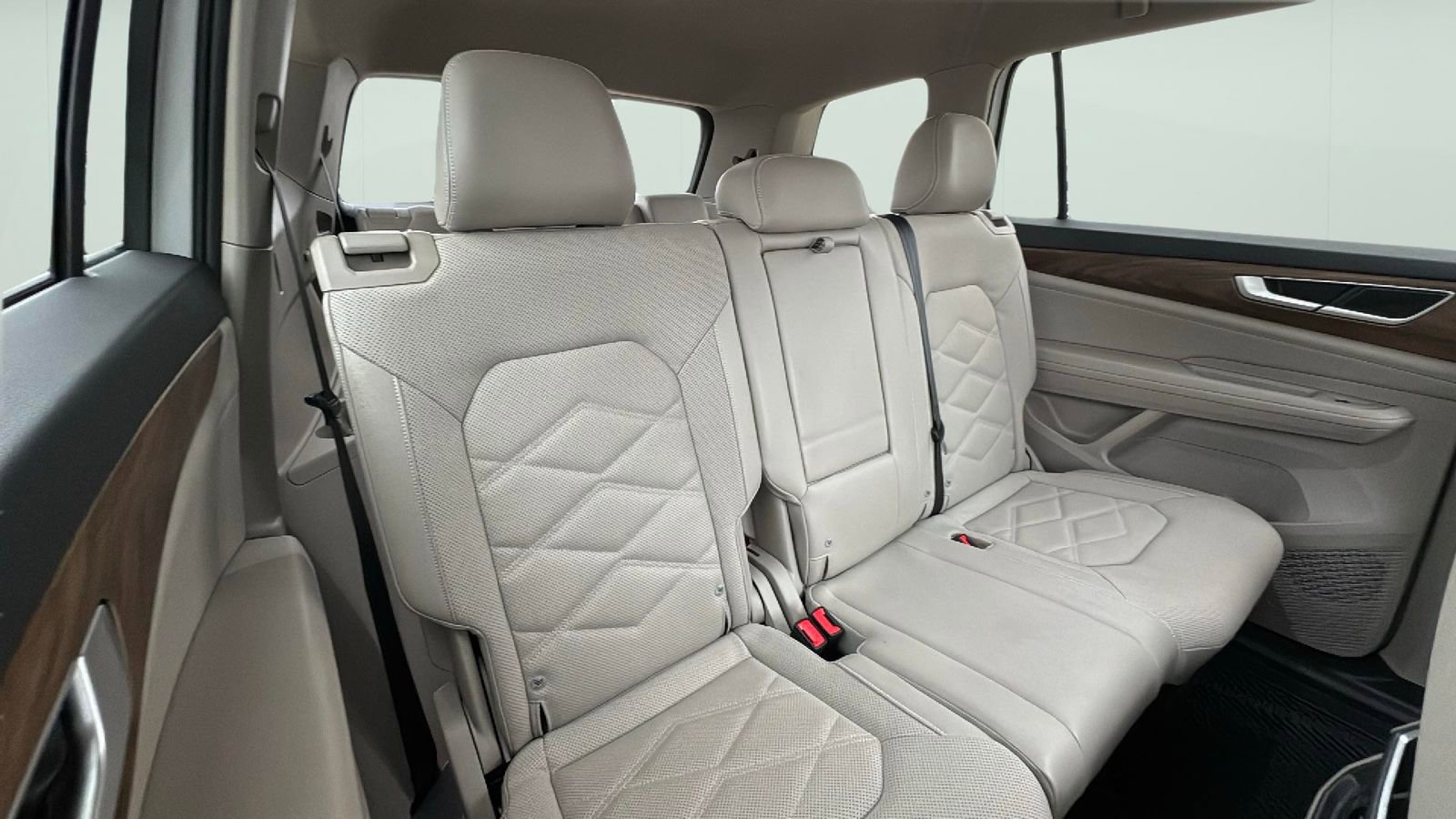 Used 2024 Volkswagen Atlas SE image 27