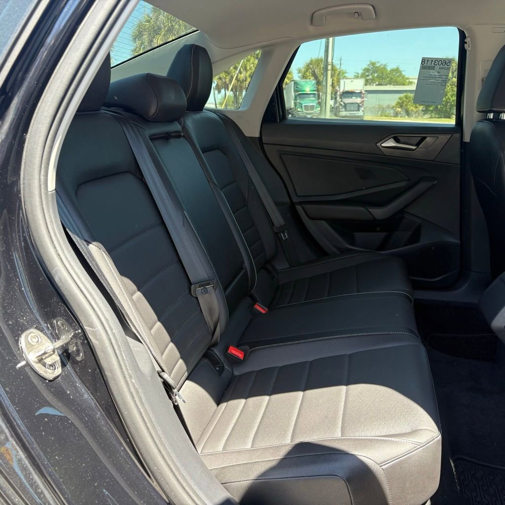 Used 2023 Volkswagen Jetta SE image 14