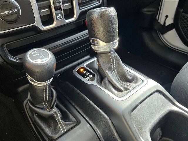 Used 2018 Jeep Wrangler Unlimited Sahara AWD/4WD image 14