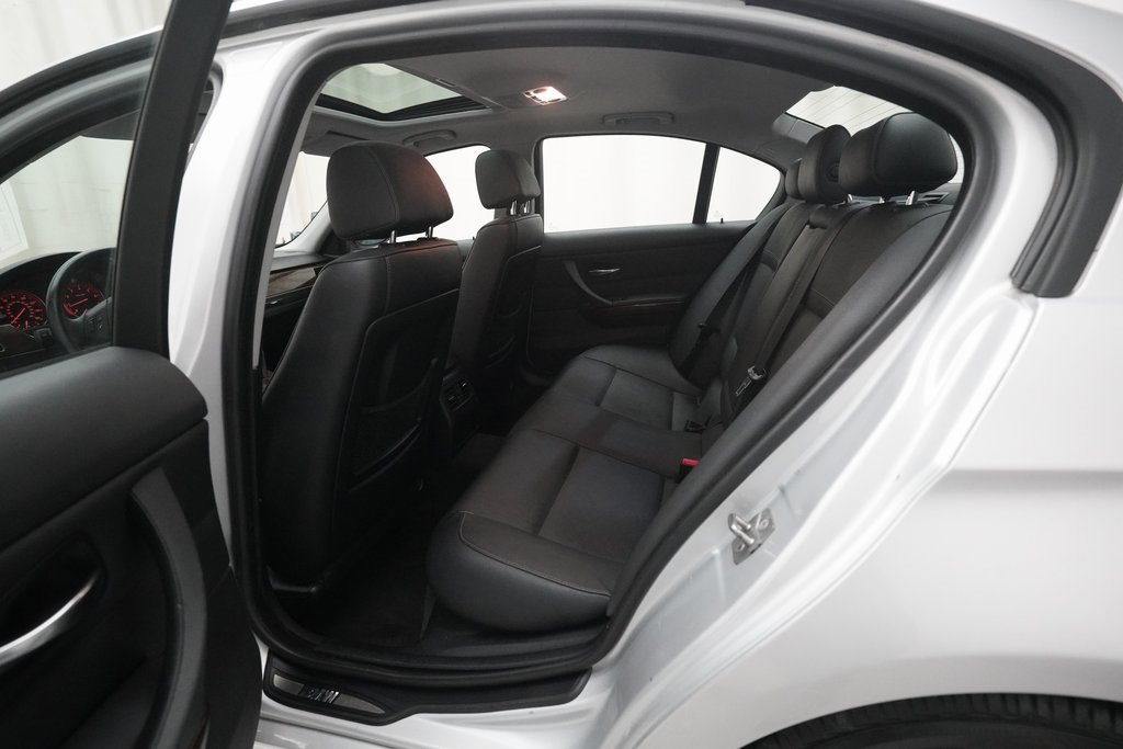 Used 2009 BMW 328i xDrive Sedan image 15