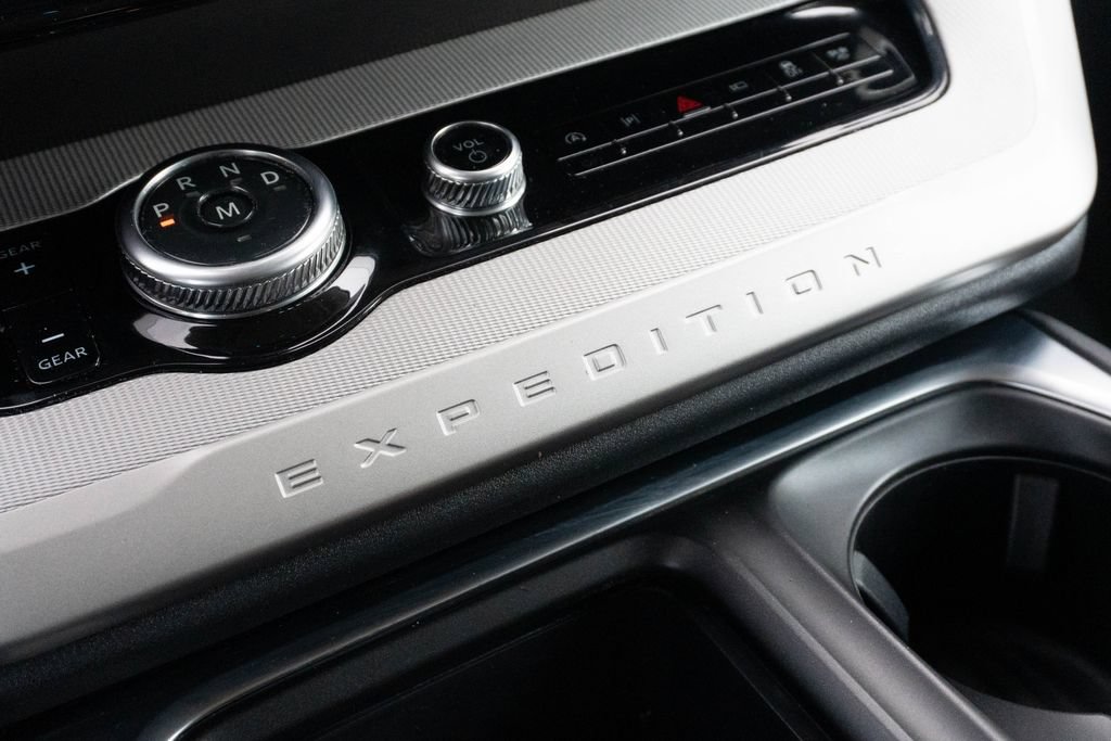 Used 2025 Ford Expedition Active RWD image 30