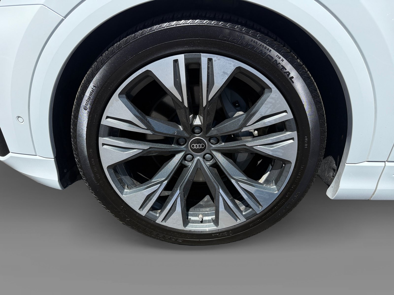Used 2025 Audi Q8 Prestige AWD/4WD image 9