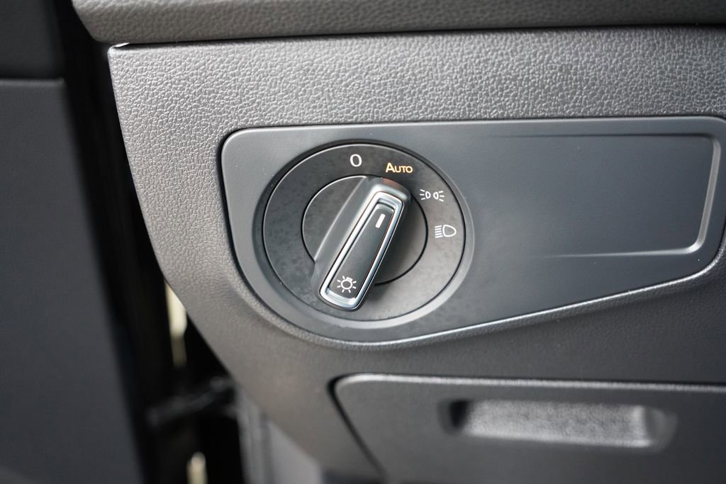 Used 2019 Volkswagen Tiguan SE image 22