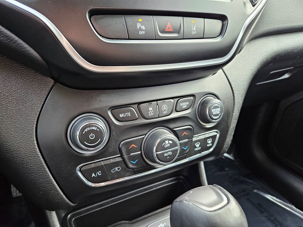 Used 2021 Jeep Cherokee Latitude Lux w/ Comfort/Convenience Group image 24