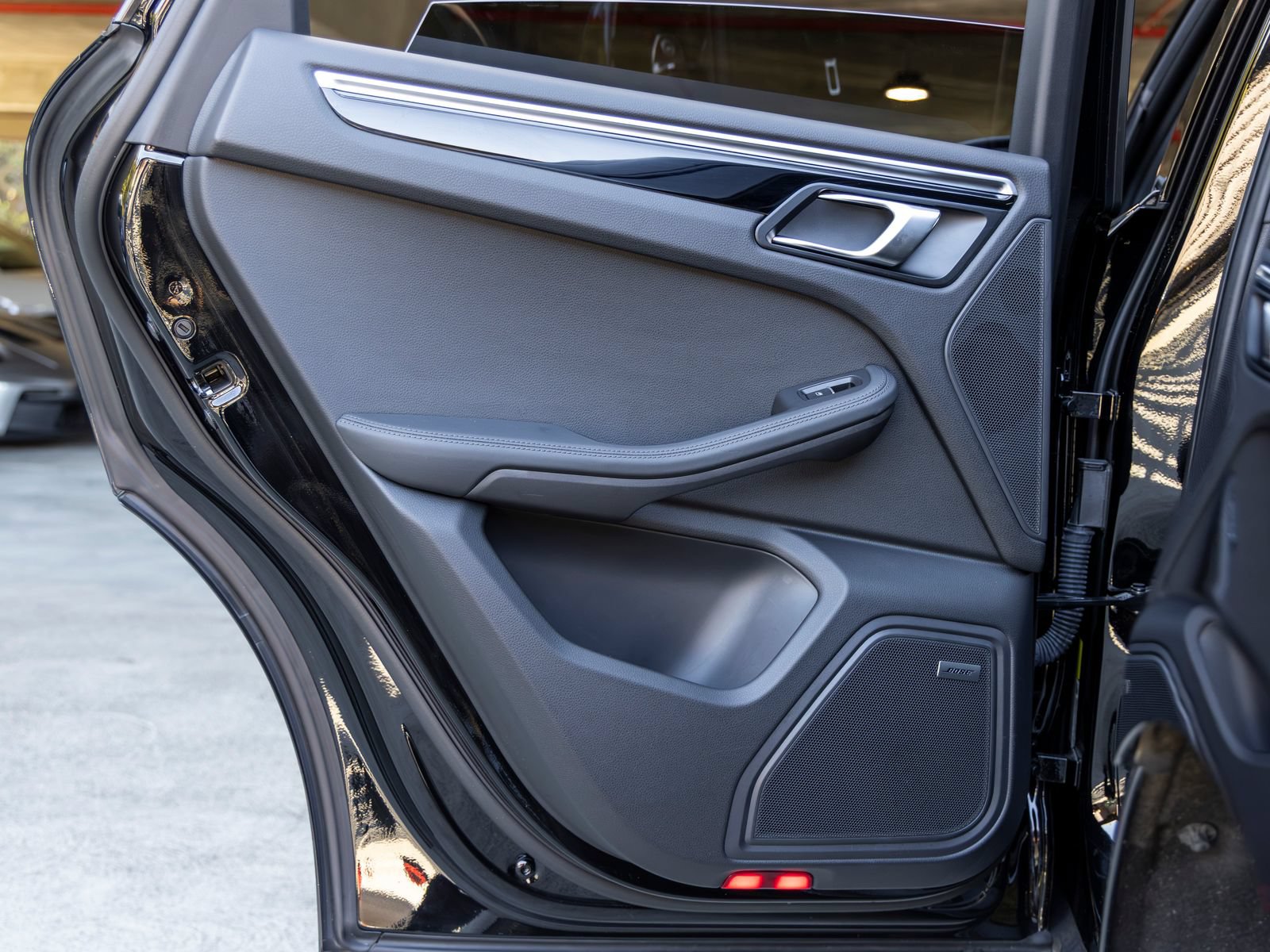Certified 2023 Porsche Macan Turbo AWD/4WD image 49