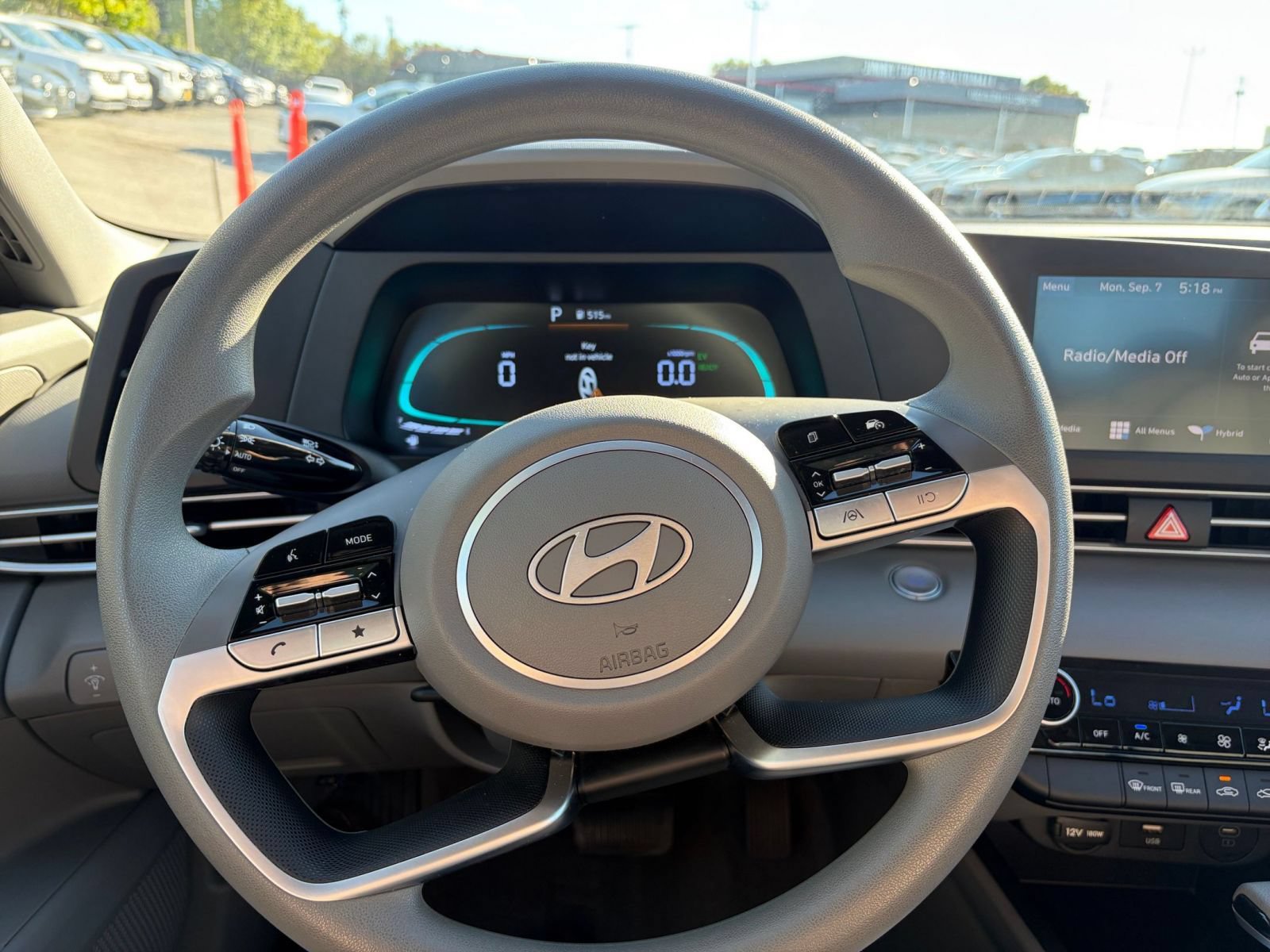 Used 2026 Hyundai Elantra Hybrid FWD image 27