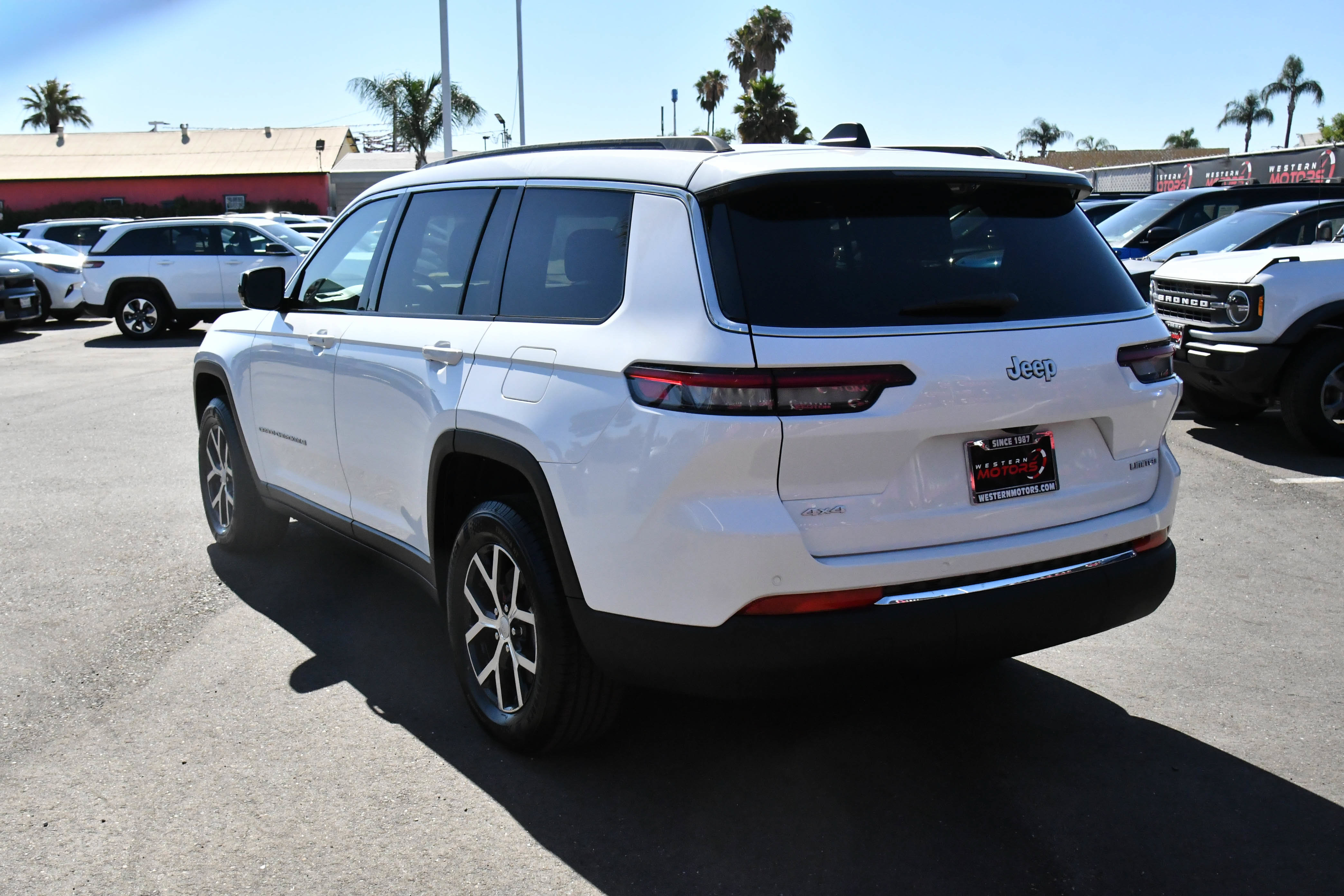 Used 2024 Jeep Grand Cherokee L Limited w/ Luxury Tech Group II AWD/4WD image 6