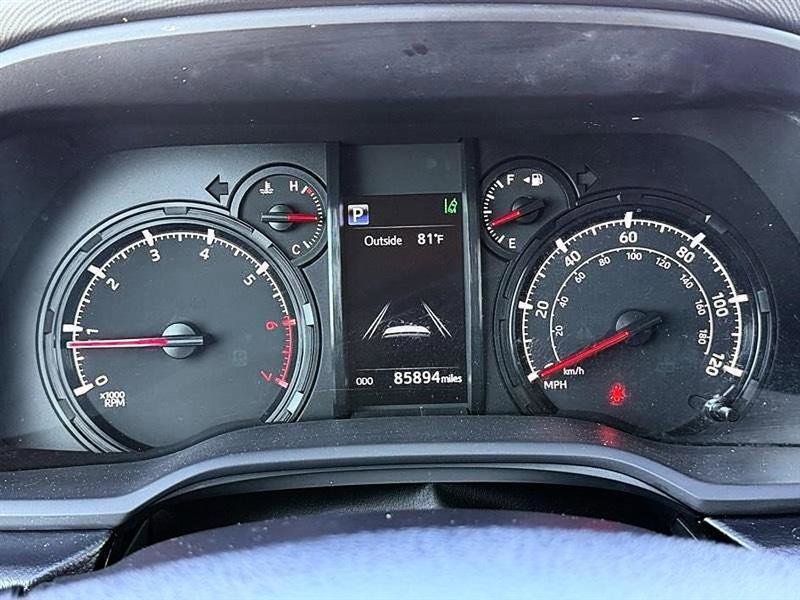 Used 2022 Toyota 4Runner SR5 AWD/4WD image 34