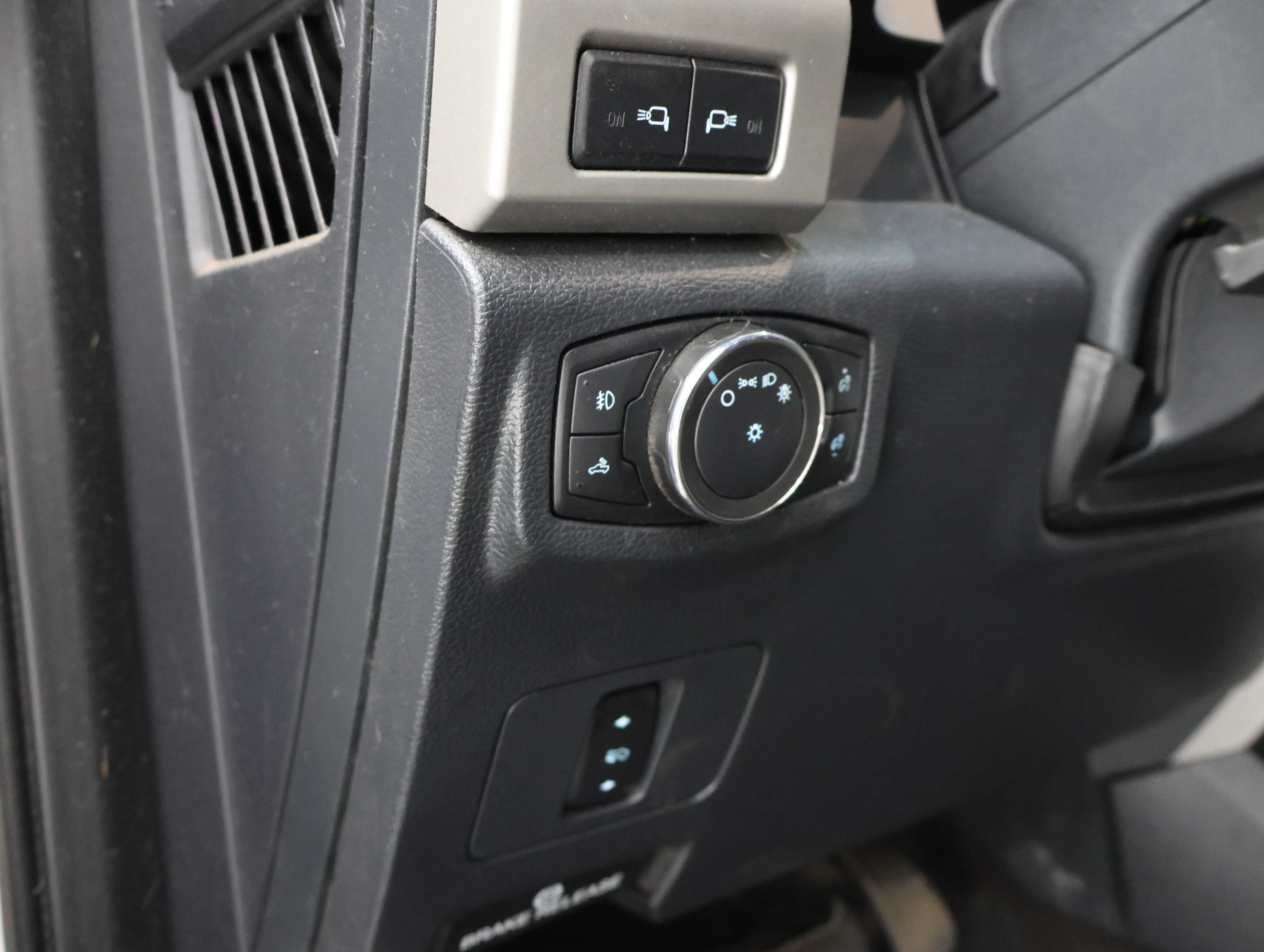 Used 2022 Ford F350 Lariat w/ Black Appearance Package AWD/4WD image 41