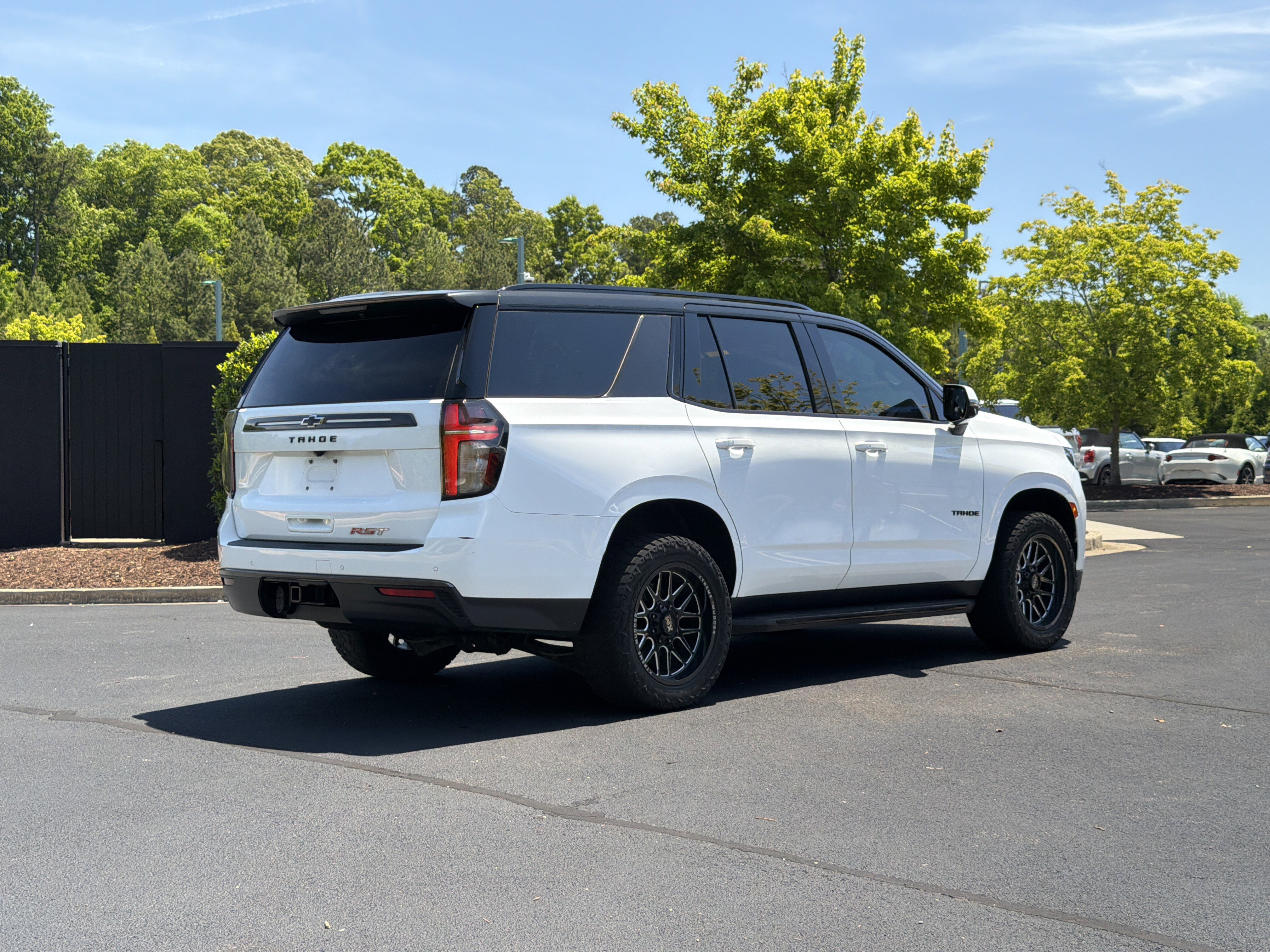 Used 2021 Chevrolet Tahoe RST w/ Luxury Package AWD/4WD image 3