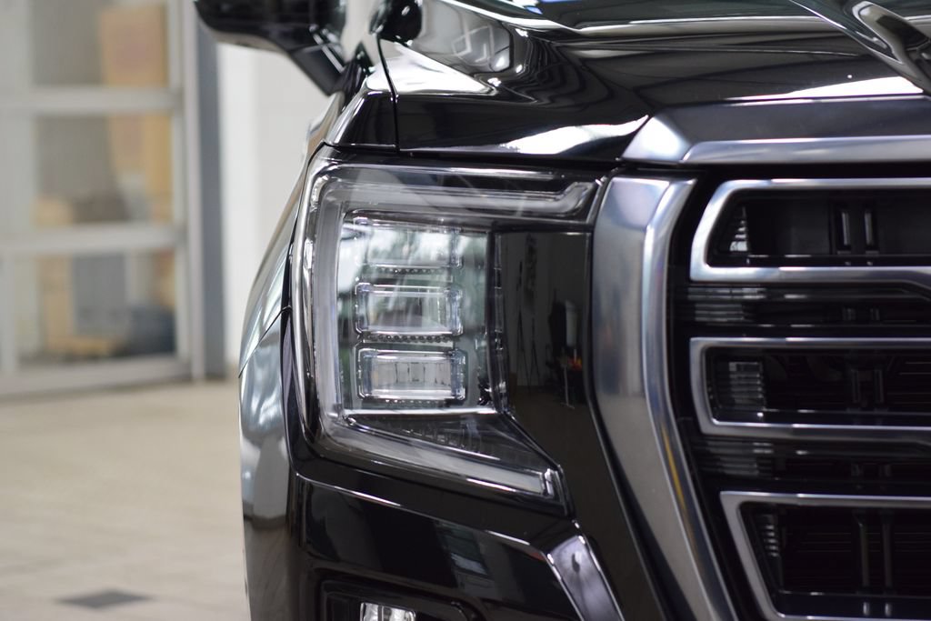 Used 2024 GMC Yukon AT4 AWD/4WD image 12
