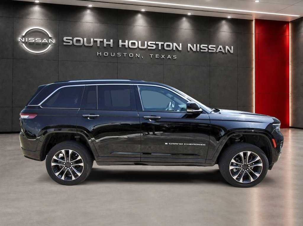 Used 2023 Jeep Grand Cherokee Overland AWD/4WD image 5