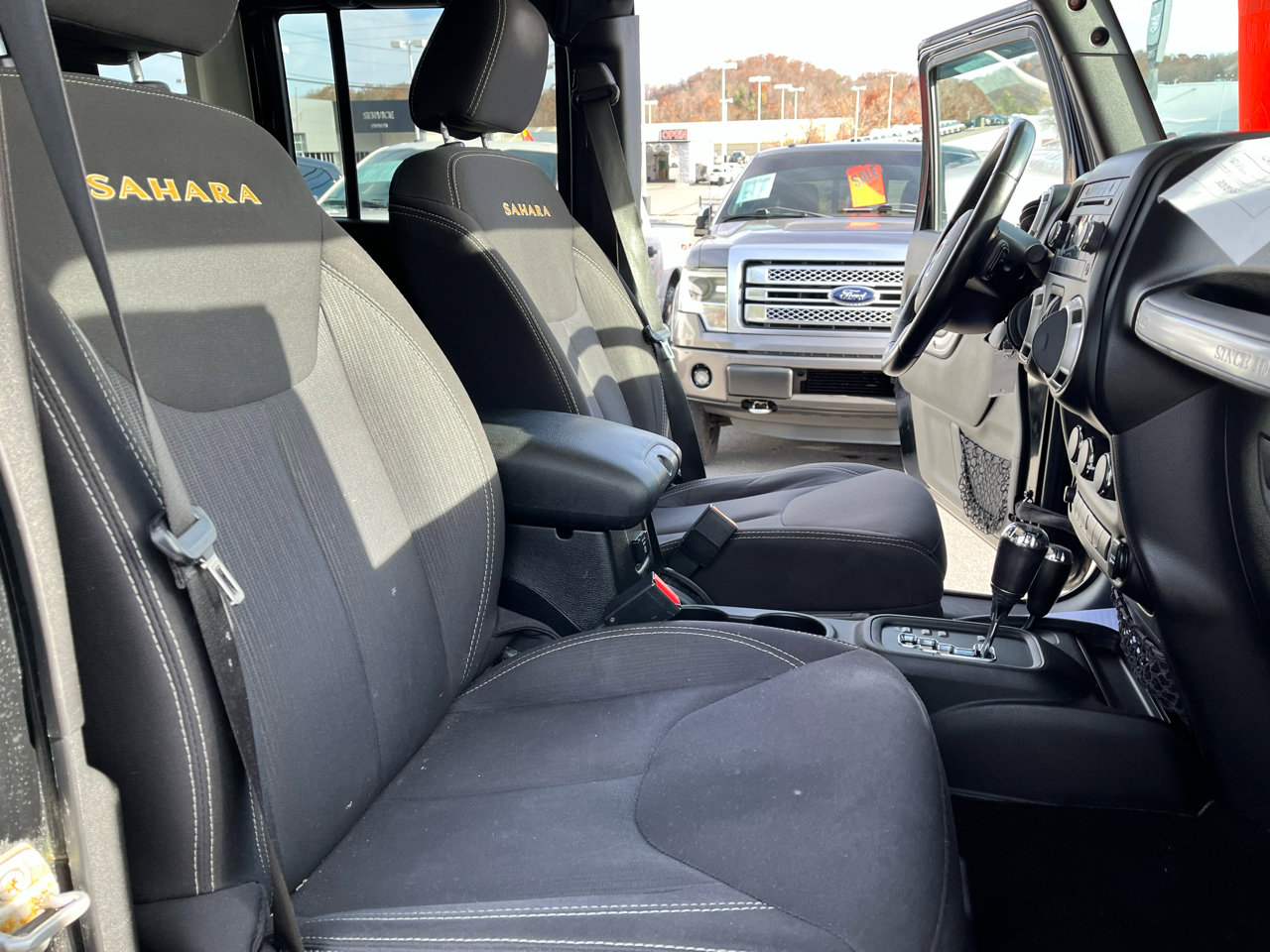 Used 2014 Jeep Wrangler Unlimited Sahara image 19