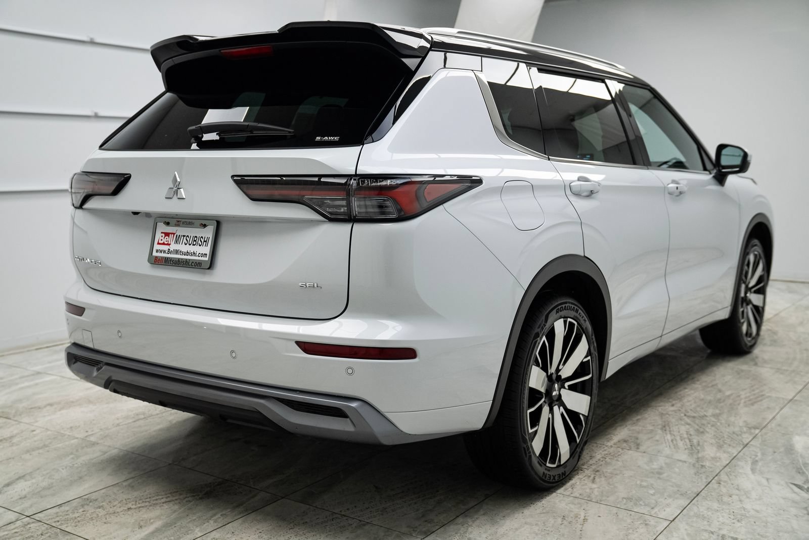 Used 2025 Mitsubishi Outlander ES AWD/4WD image 9