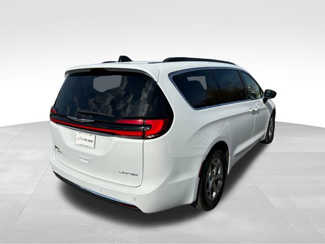 Used 2023 Chrysler Pacifica Limited image 5
