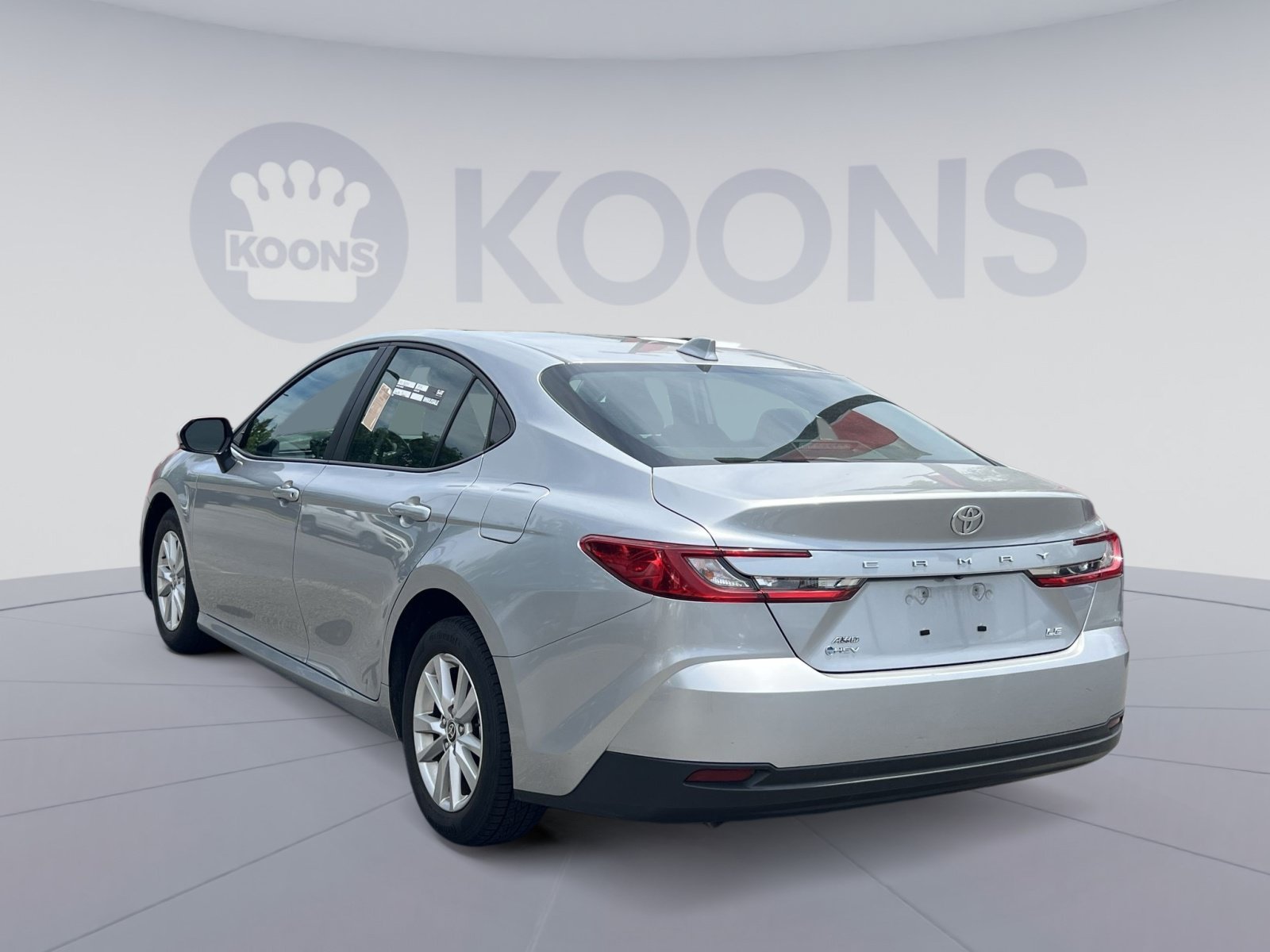 Used 2025 Toyota Camry LE AWD/4WD image 4