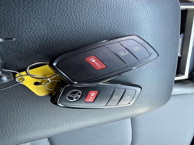 Used 2025 Toyota Tacoma SR5 image 31