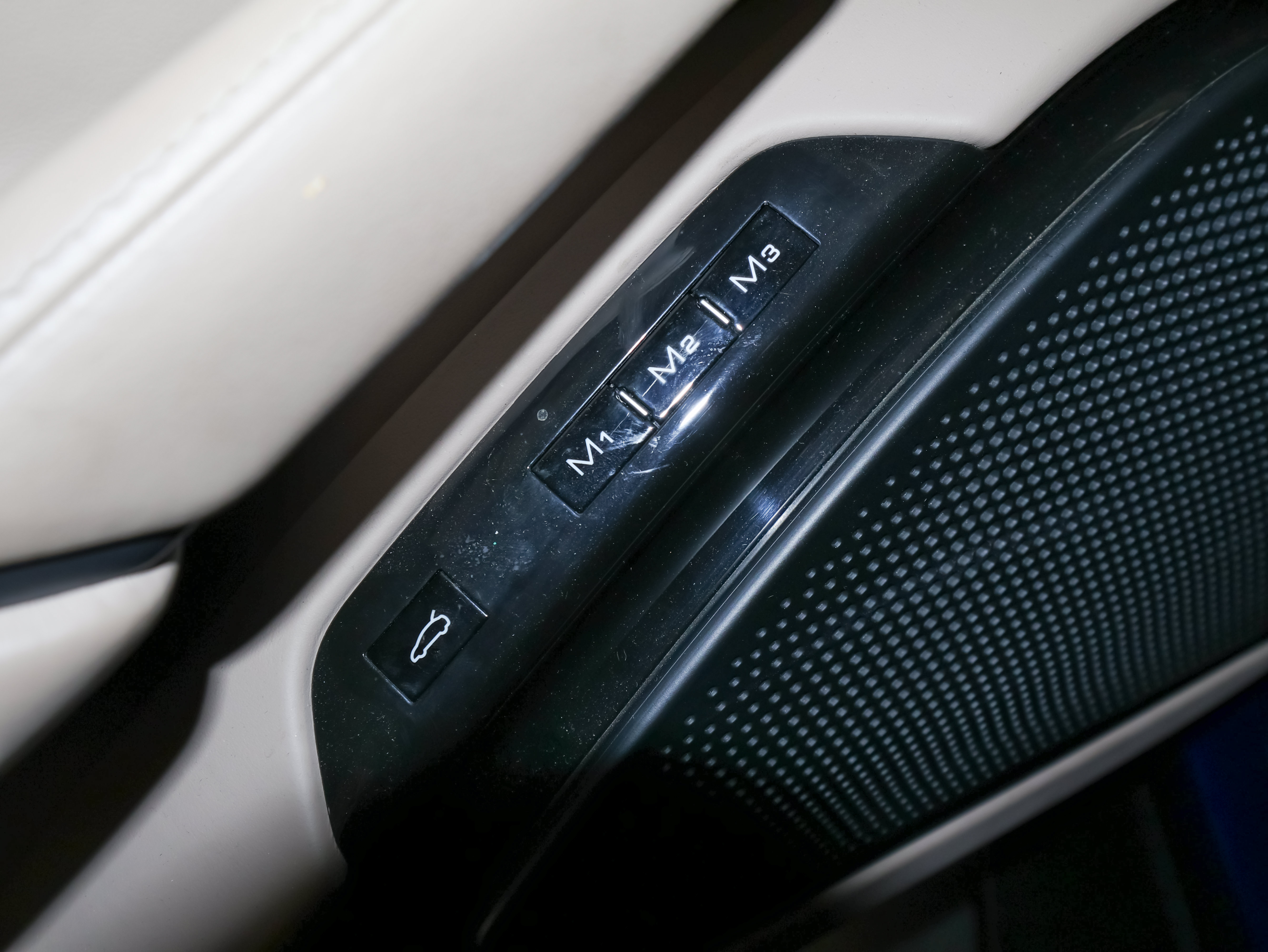 Used 2021 Ferrari Roma RWD image 19