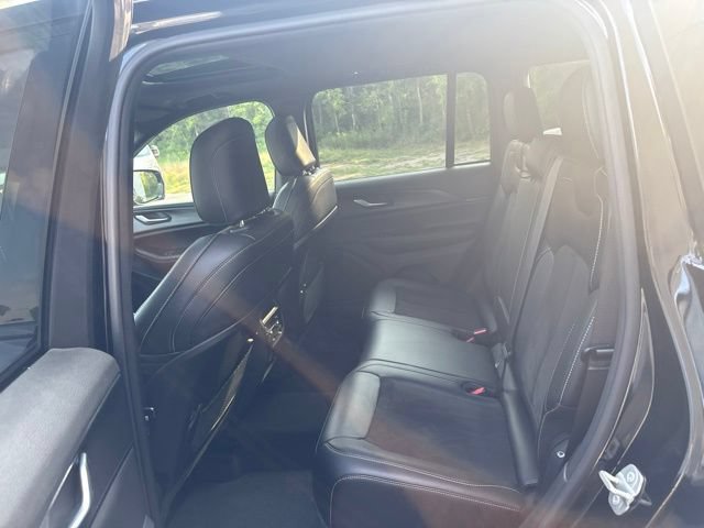 Used 2023 Jeep Grand Cherokee Altitude AWD/4WD image 20