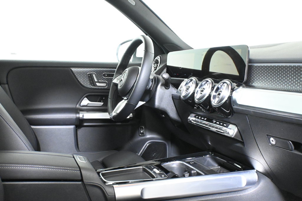 Certified 2026 Mercedes-Benz GLB 250 4MATIC image 32