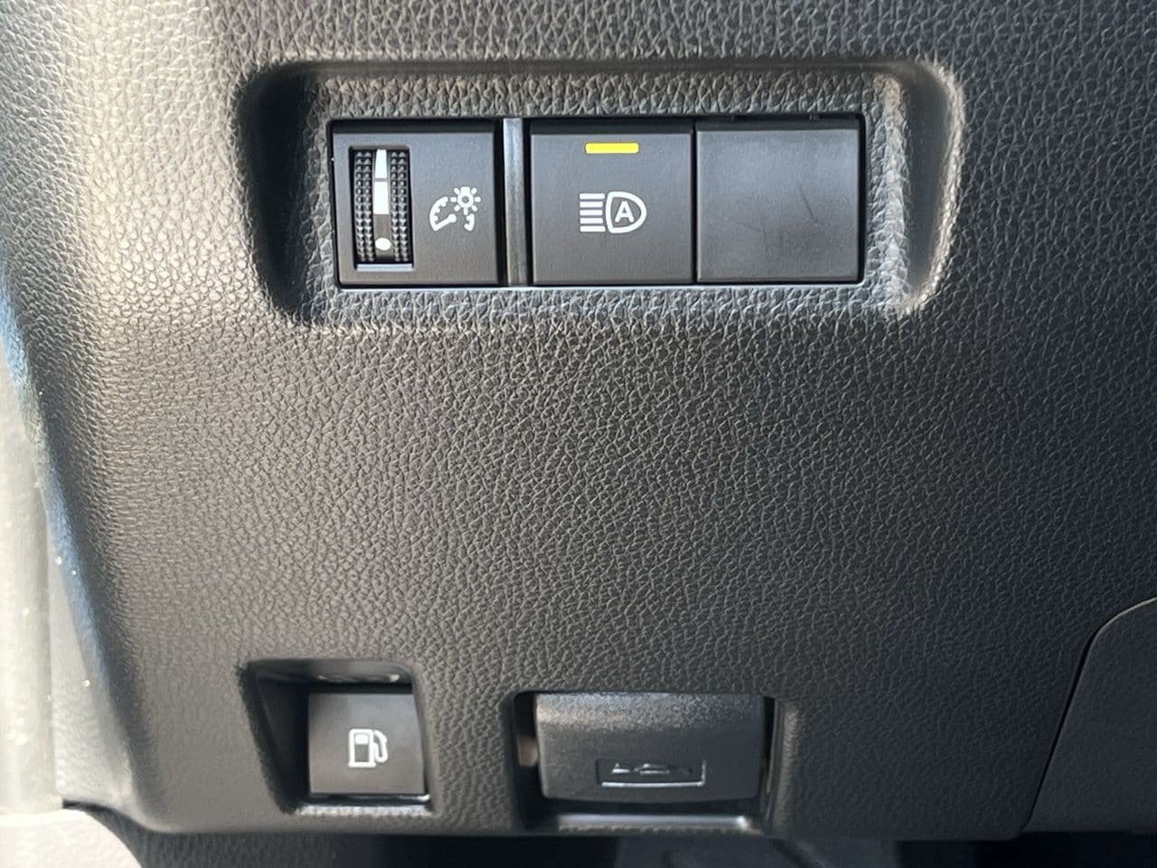 Used 2025 Toyota RAV4 SE AWD/4WD image 20