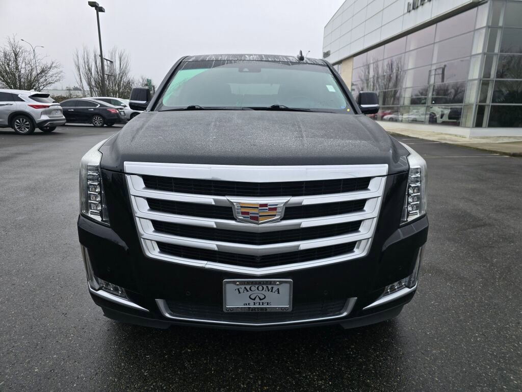 Used 2019 Cadillac Escalade Luxury image 2