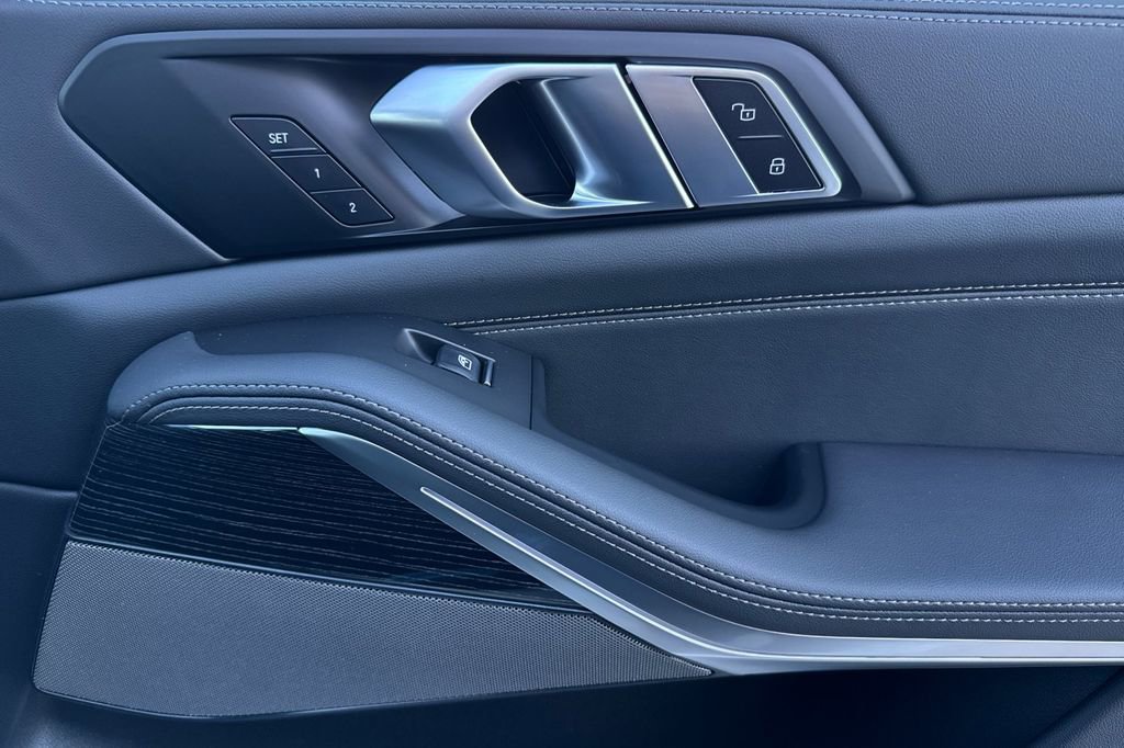 New 2026 BMW X7 xDrive40i w/ M Sport Package image 19