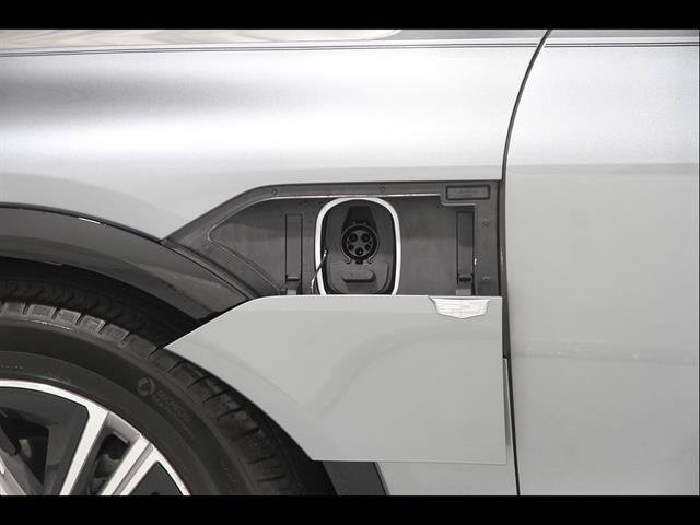 Certified 2024 Cadillac Lyriq Luxury AWD/4WD image 4