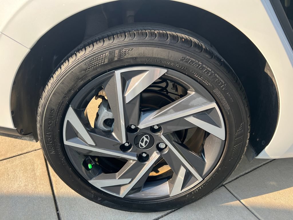 Certified 2025 Hyundai Elantra Sport FWD image 8