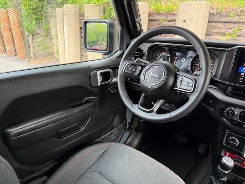 Used 2025 Jeep Wrangler Unlimited Rubicon AWD/4WD image 14