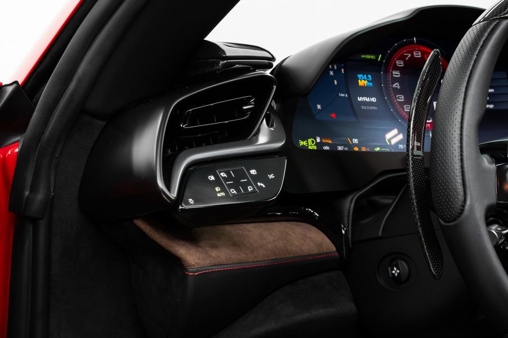 Used 2023 Ferrari SF90 Spider Base image 32