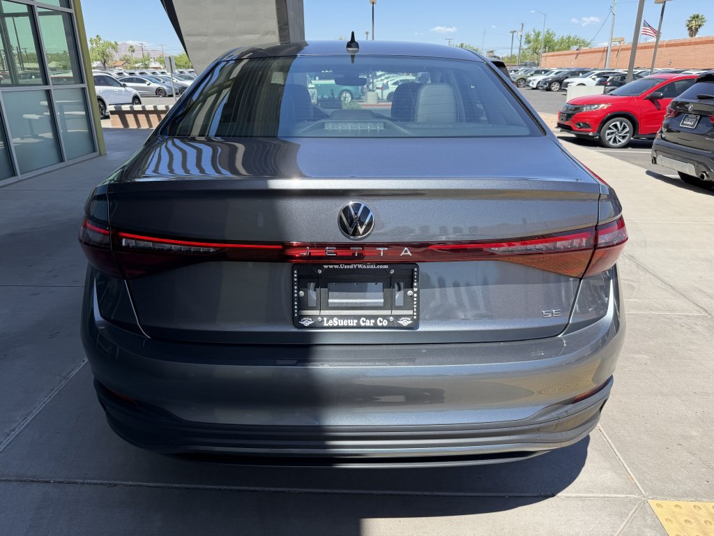 Used 2025 Volkswagen Jetta SE w/ Sunroof Package FWD image 14