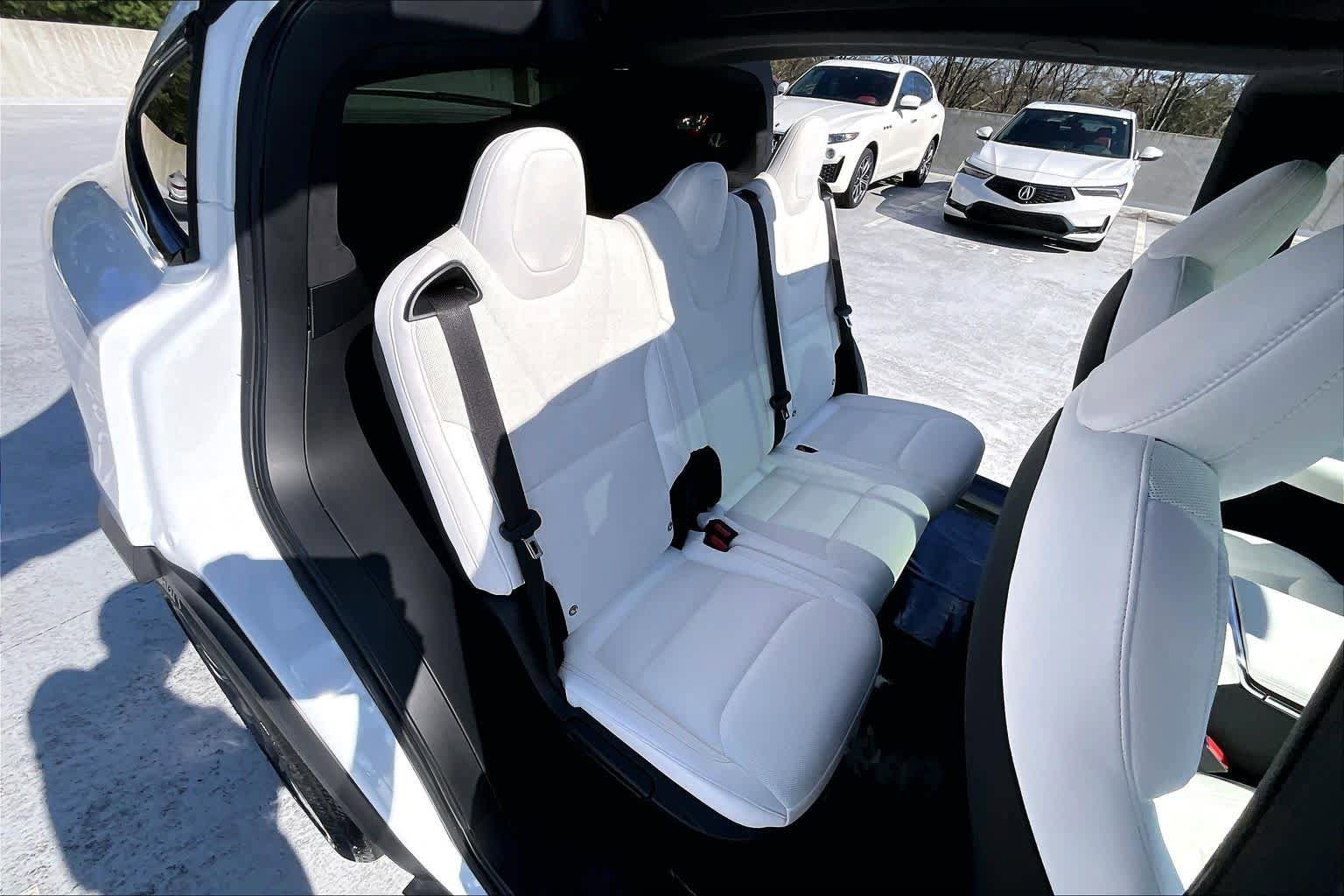 Used 2022 Tesla Model X image 17