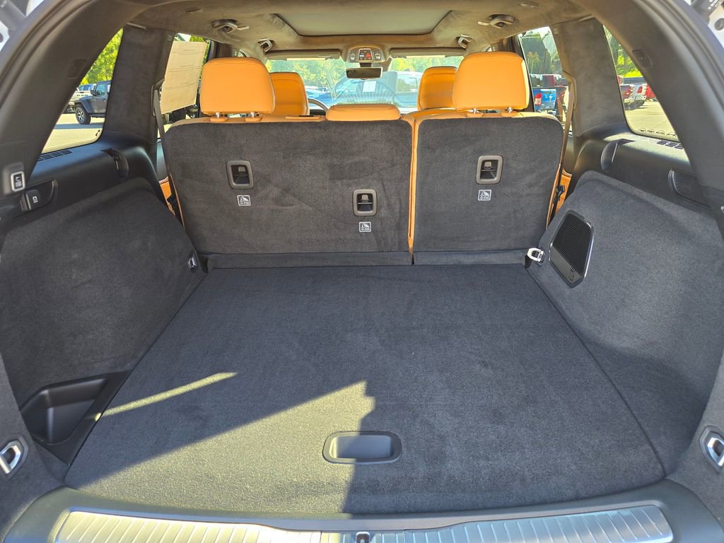 New 2025 Jeep Grand Cherokee Summit image 12