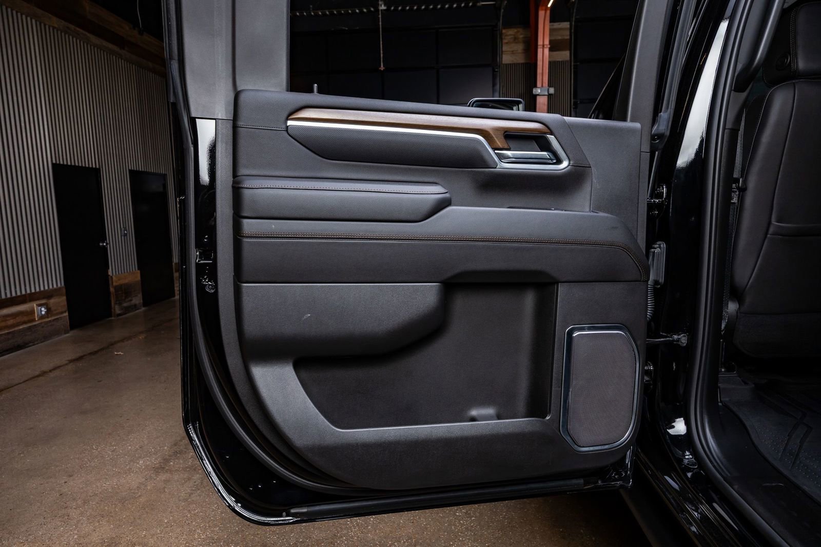 Used 2025 Chevrolet Silverado 2500 High Country w/ High Country Premium Package image 37