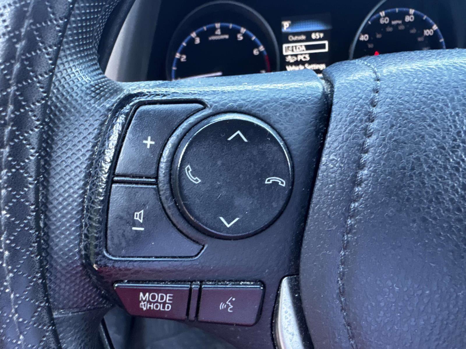 Used 2018 Toyota RAV4 LE w/ All Weather Liner Package AWD/4WD image 17