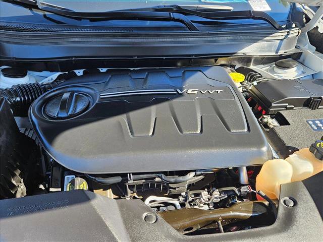 Used 2020 Jeep Cherokee Trailhawk image 22