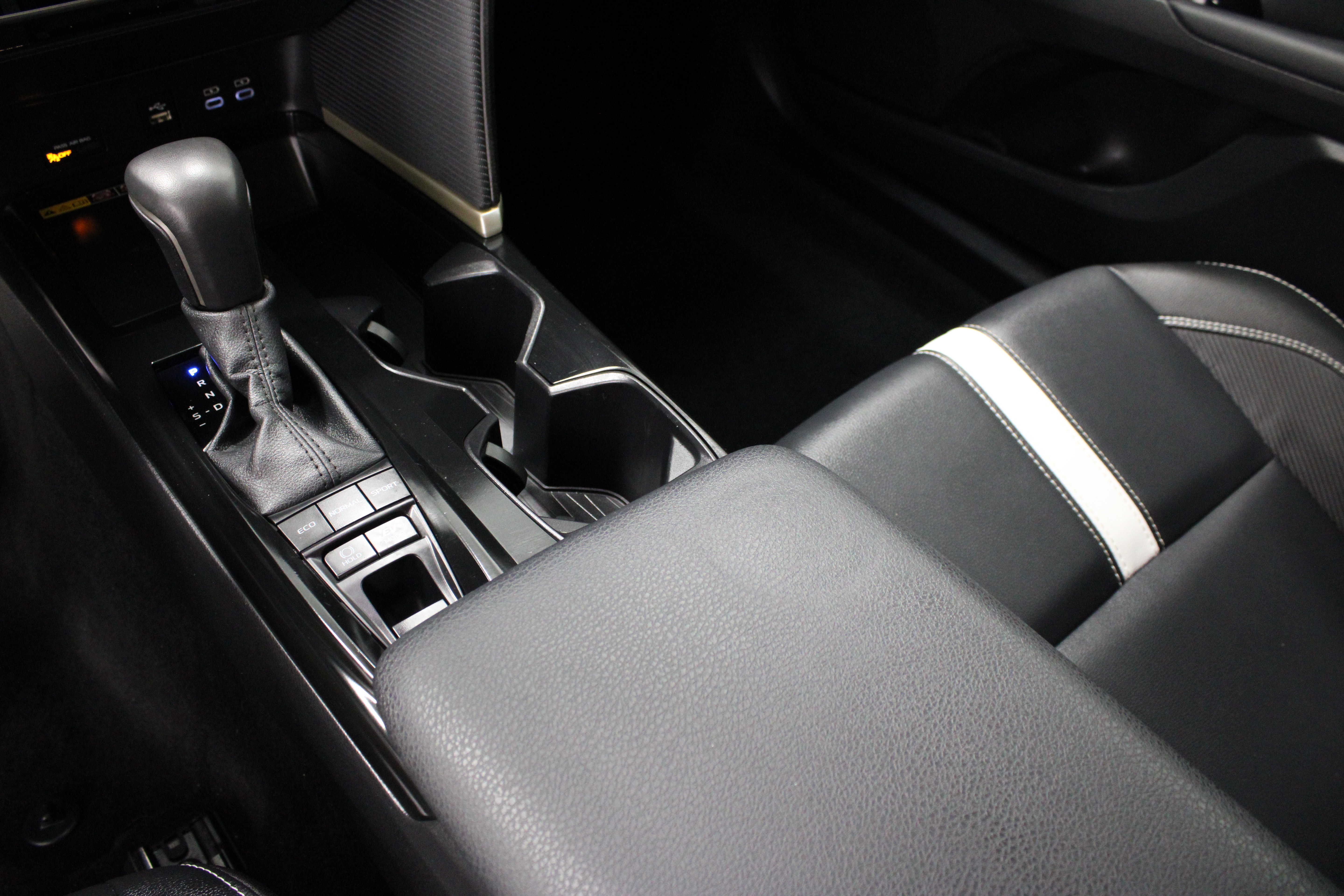 Used 2025 Toyota Camry SE FWD image 17