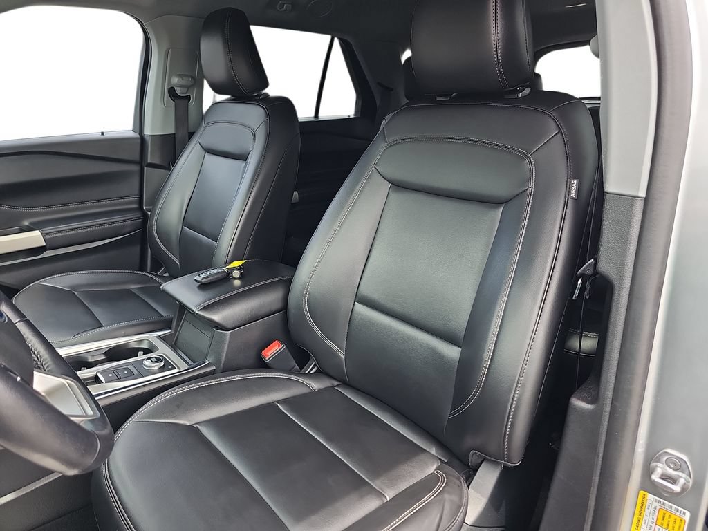 Used 2022 Ford Explorer XLT w/ Equipment Group 202A AWD/4WD image 15