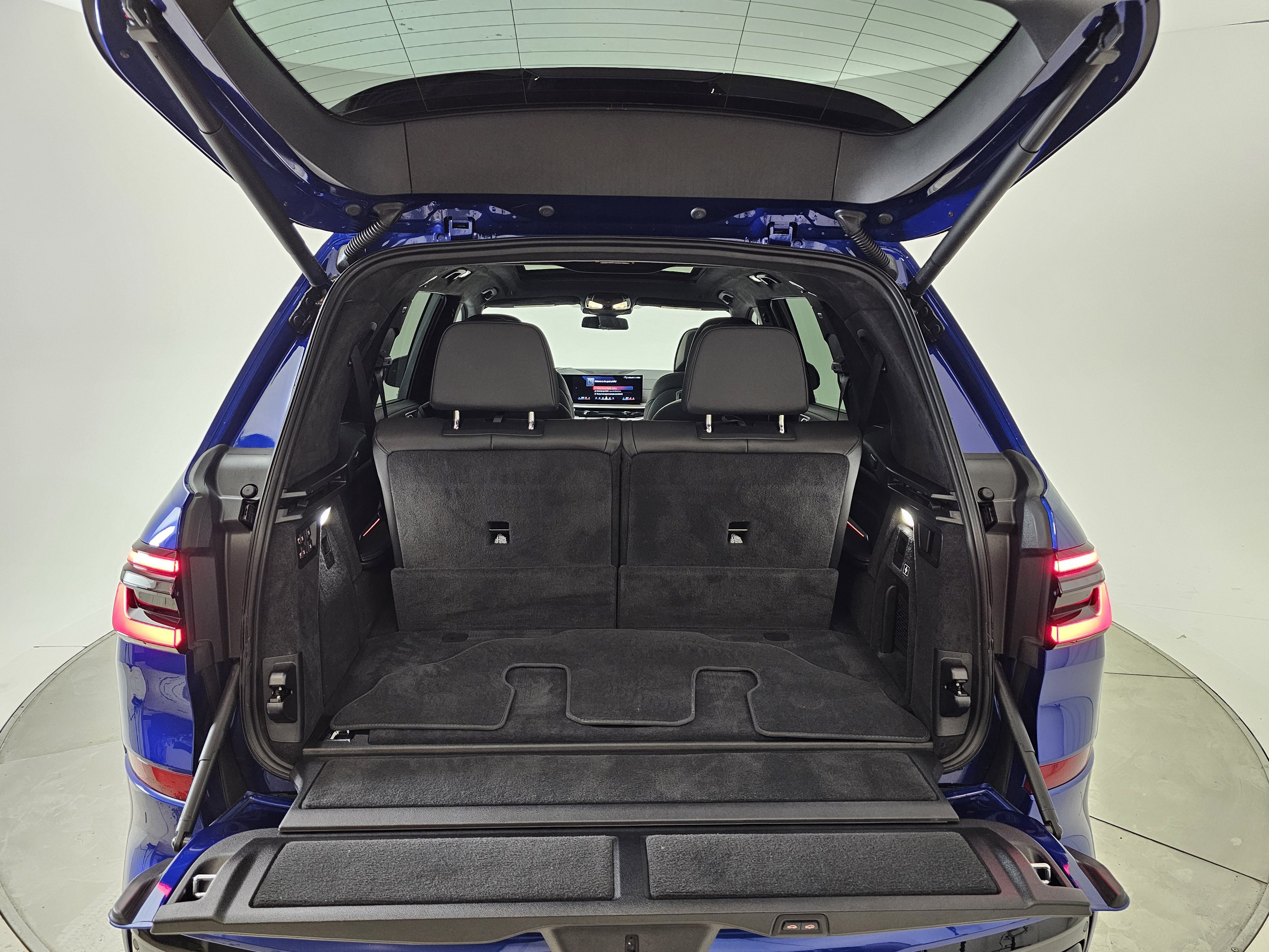 Used 2025 BMW X7 M60i image 30