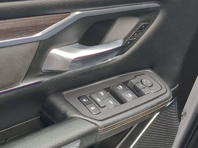 Used 2025 RAM 1500 Laramie AWD/4WD image 10